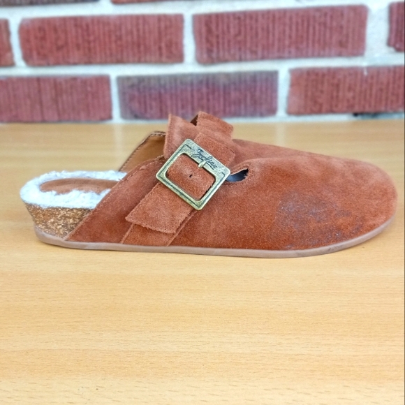 NWT Zodiac 'Maui' Saddle Suede Faux Fur Lined Cozy Clog in Cognac - Picture 3 of 6